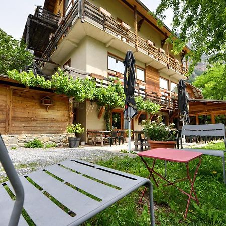 Hotel Restaurant Gites Les 5 Saisons Freissinieres Exterior foto
